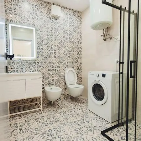 Luxury At Myslym Shyri Апартаменты