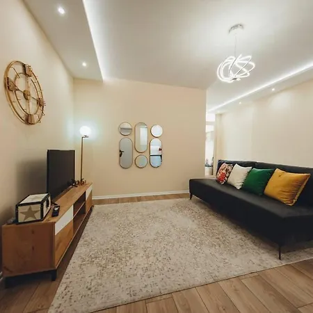 Apartment Luxury At Myslym Shyri *