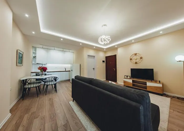 アパート Luxury At Myslym Shyri